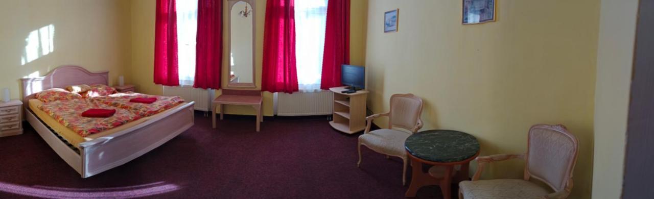 St. Maur Hotell Bečov nad Teplou Exteriör bild